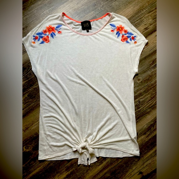 W5 Tops - Cute top, size medium.